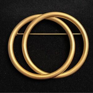 Elegant Monet Gold Interlocking Circle Brooch